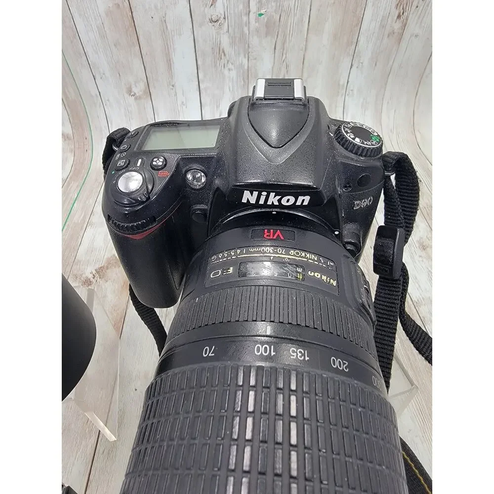 Nikon D90 DSLR Camera w/NIKKOR 70-300mm Lens Black with Battery and Charger